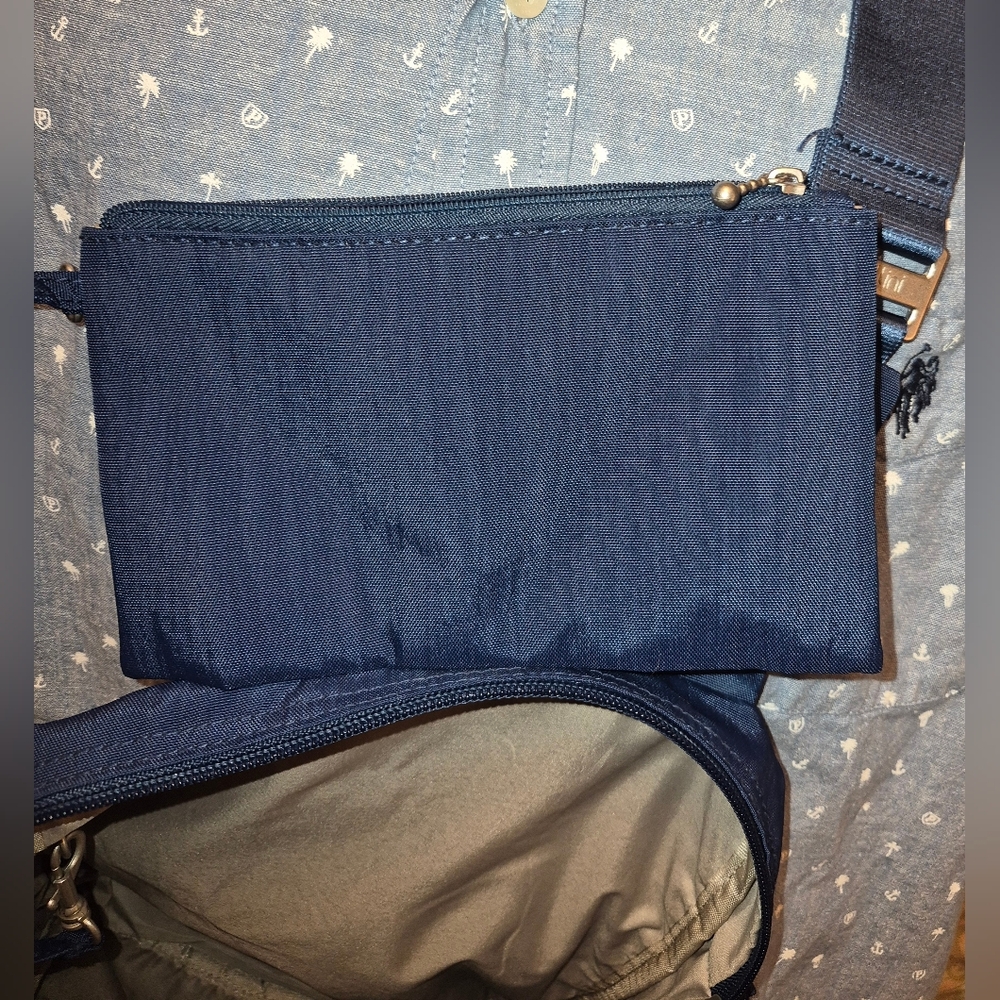 Baggallini Blue Washable Messenger Bag & Matching Wristlet - Picture 6 of 12